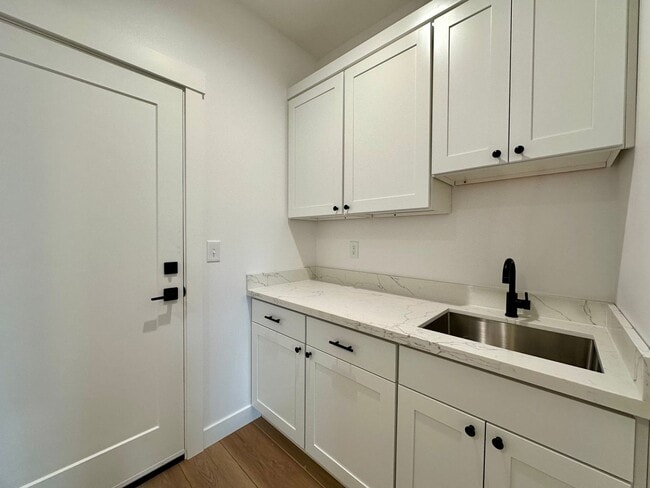 Building Photo - 2075 Bowfin Way