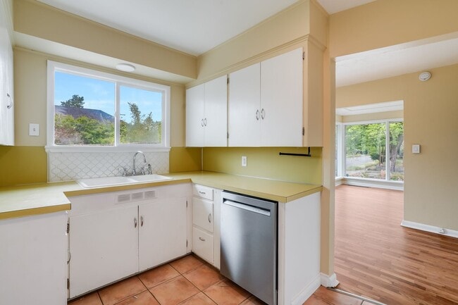 Building Photo - Beautiful 2 Bed, 1 Bath Rental Home in North Portland!