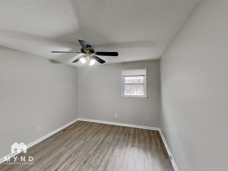 Building Photo - 400 Woodstream Dr