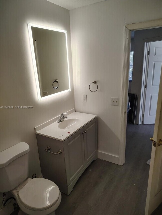 Building Photo - 165 SW 5th Ct