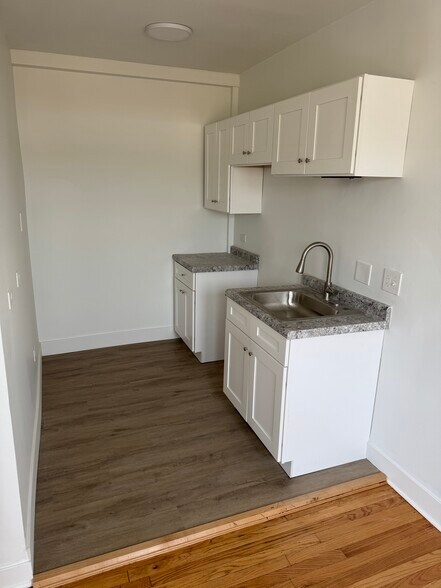 Building Photo - 1553 W 94th St