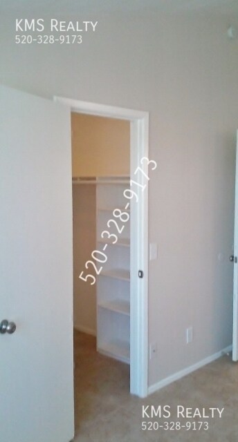 Building Photo - 5654 S Wood Crest Dr
