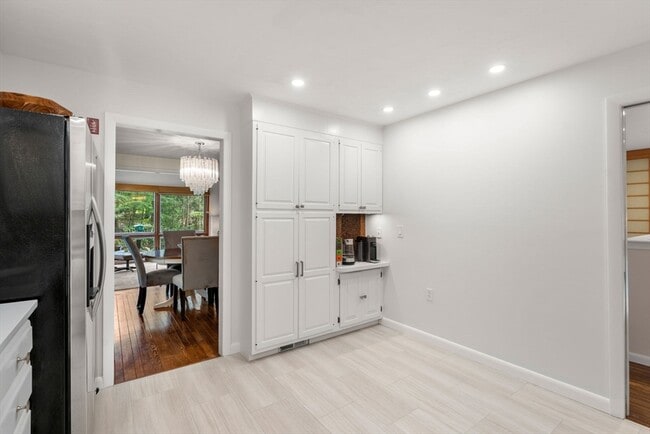 Building Photo - 10 Pinewood Cir