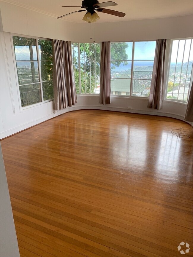 Building Photo - AMAZING VIEWS! Charming almost original 2...