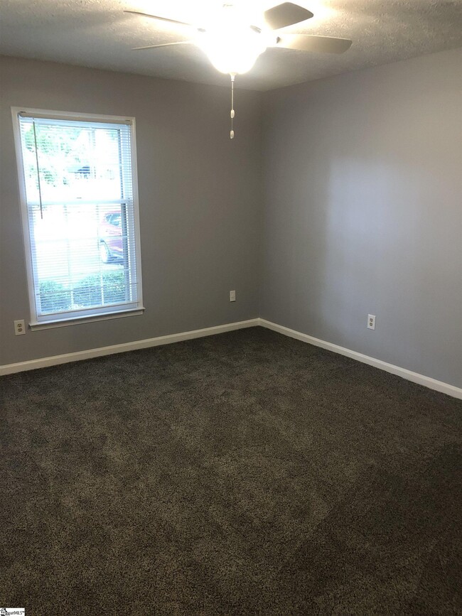 Building Photo - 204 Wenwood Cir