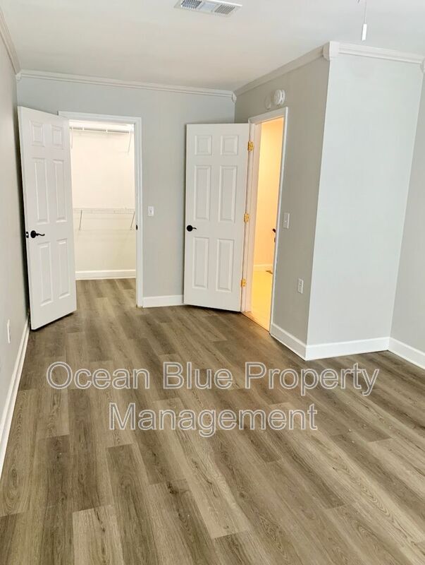 Building Photo - 11771 Raintree Dr