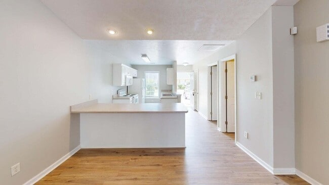 Building Photo - 1235 Longpoint Dr