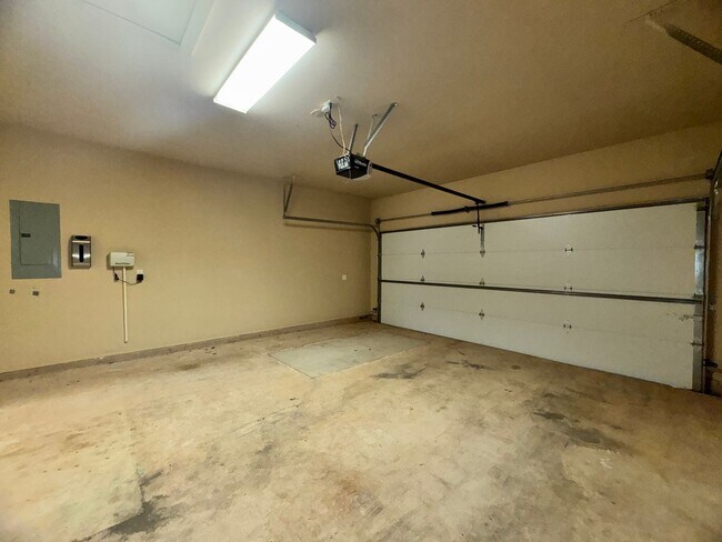 Building Photo - 3 Bed 2 Bath in Edmond!
