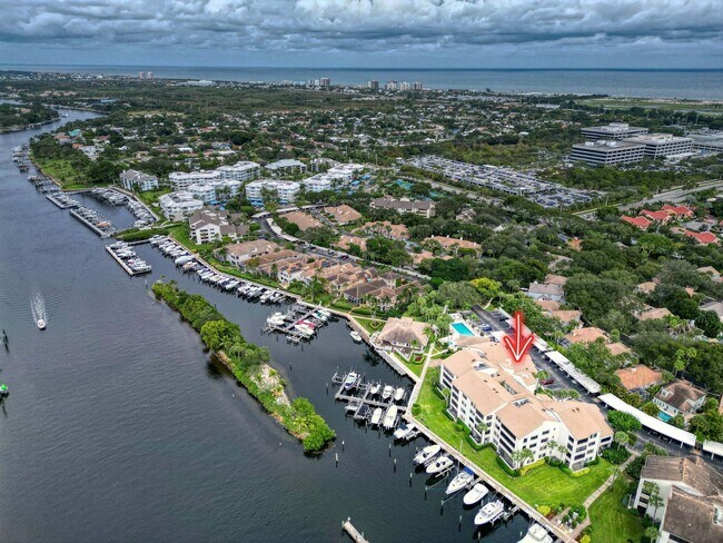 Building Photo - 827 Oak Harbour Dr