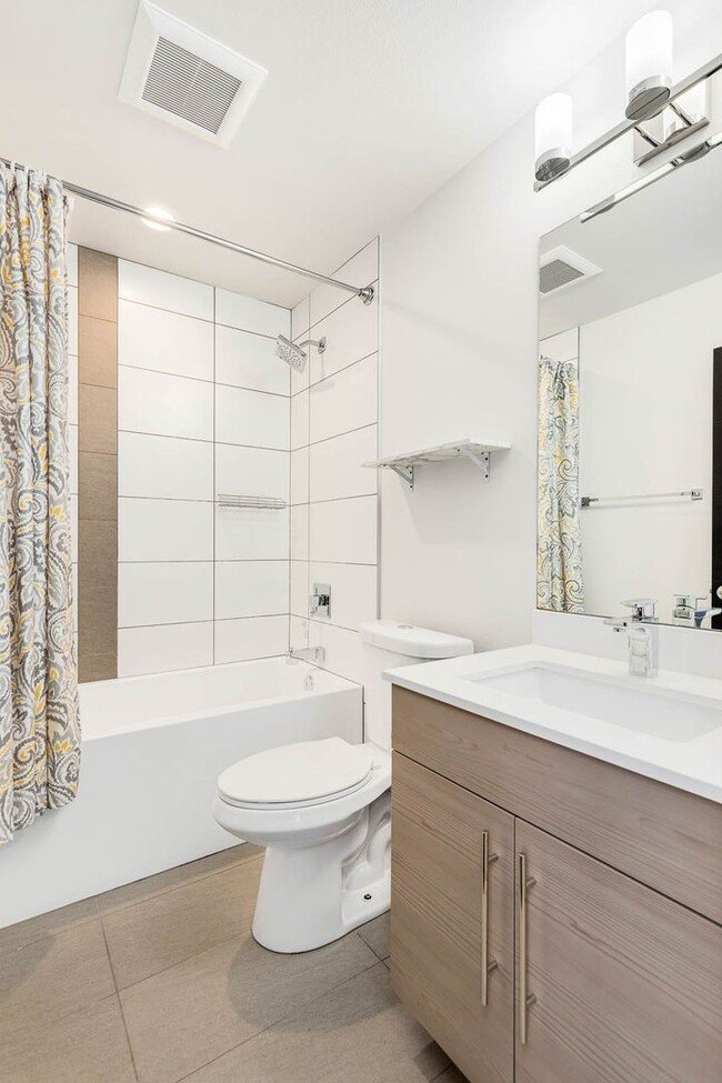 Building Photo - 3 Bedroom Stylish Modern Townhome in the Heart of Ballard