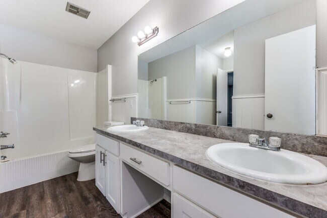 Building Photo - Prime Denton Living: 3-Bed Home Near UNT & Denton High