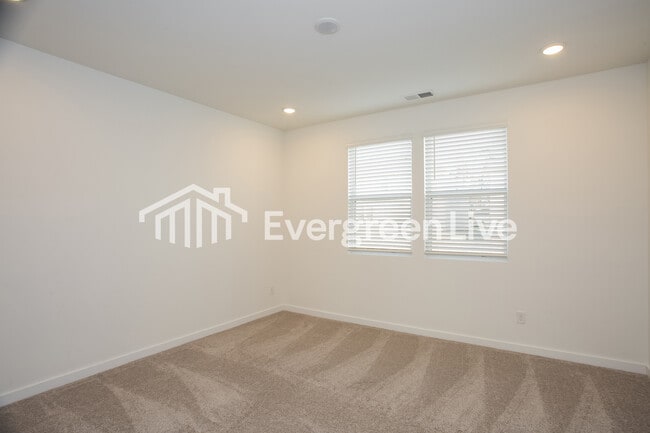 Building Photo - 562 Mountain Vw Dr