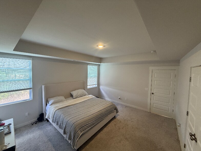 Building Photo - 845 Nightingale Ave