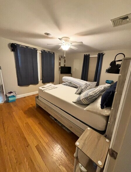 Building Photo - 31 Coggeshall Ave