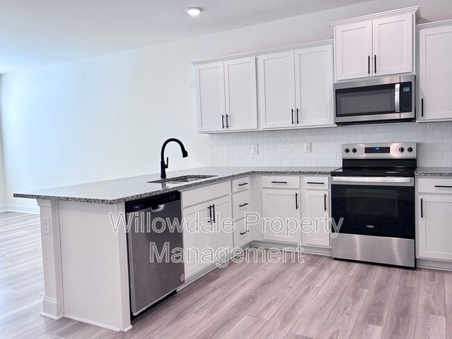 Building Photo - 456 La Maison Ave