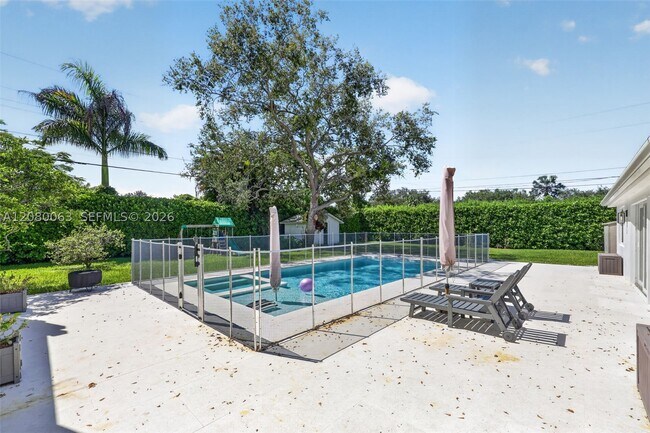 Building Photo - 14220 SW 86th Ave