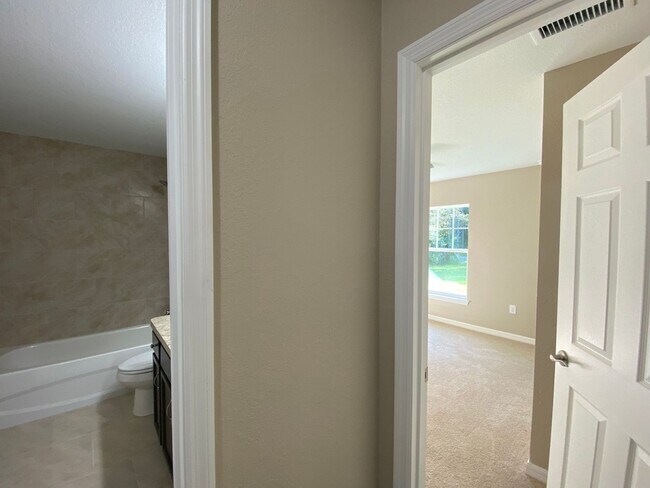 Building Photo - Custom Home - Desirable SW Dunnellon Neighborhood 3/2/2 **Won't Last**Available Soon!