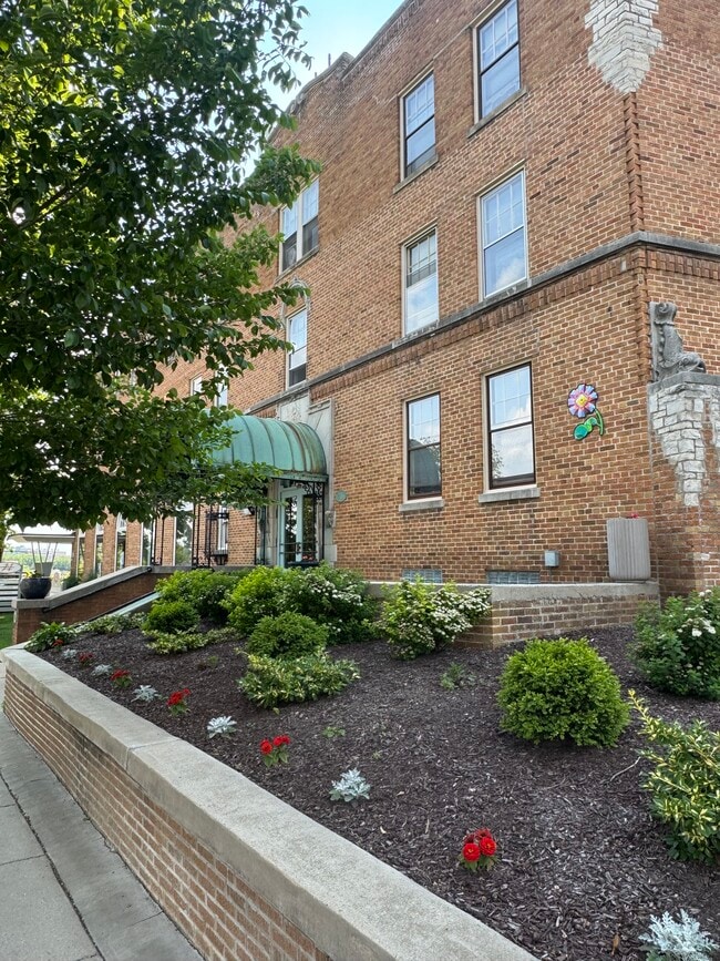 Primary Photo - 7416 Harwood Ave