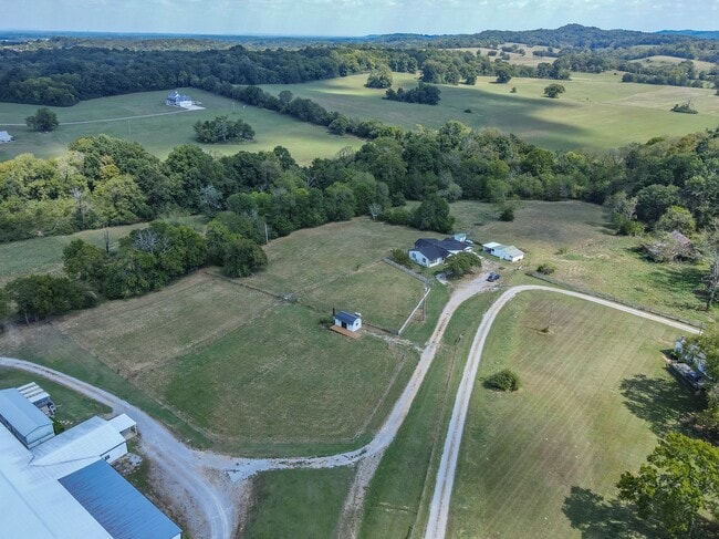 Building Photo - 1503 Cornersville Hwy