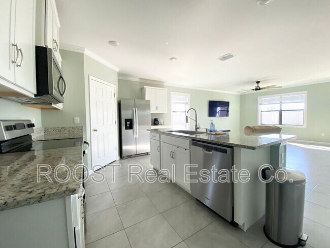 Building Photo - 7499 Tourmaline Dr