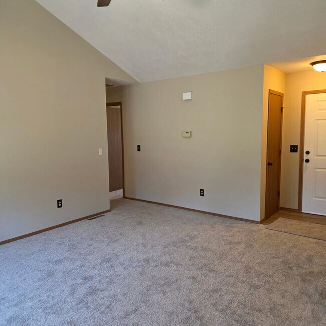 Building Photo - Great 3 bed 1.5 bath house in South Springfield