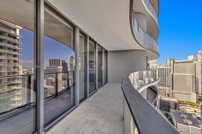 Building Photo - 1000 Brickell Plaza