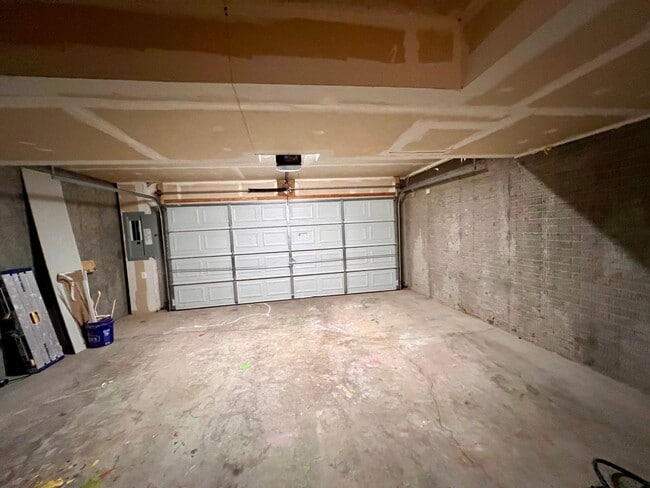 Building Photo - 357 Rolkin Rd