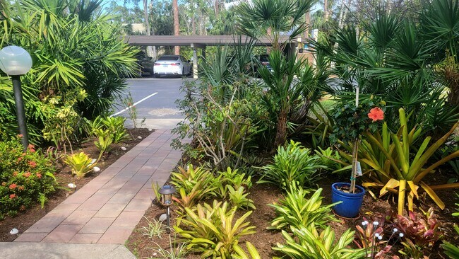 Building Photo - 202 Pinebrook Dr