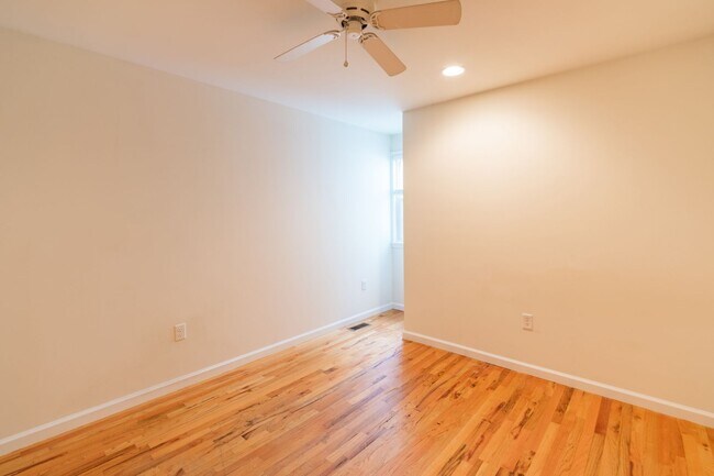 Building Photo - 330 N Preston St