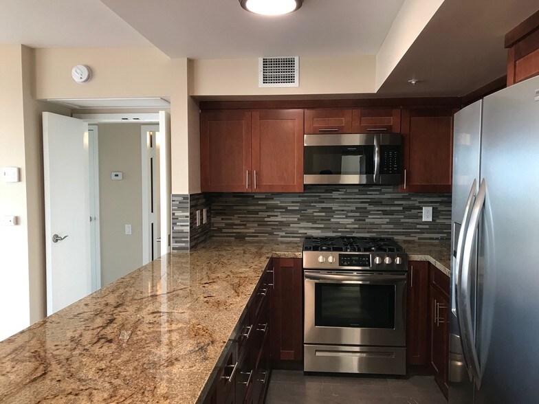 Kitchen Area - 500 W Harbor Dr