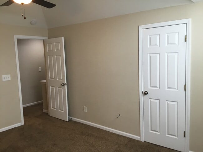 Building Photo - 5622 Falls Ridge Ln