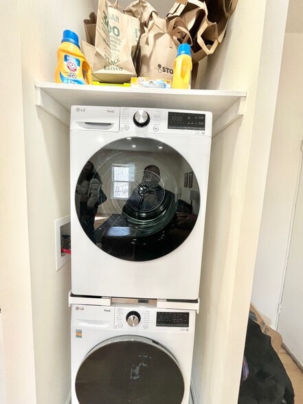 Building Photo - 162 Centre St