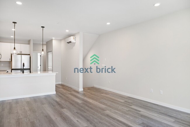 Building Photo - A fabulous 3 bedroom and 3 bathroom house