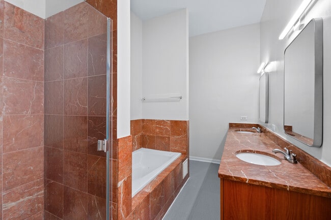 Building Photo - 4545 S Drexel Blvd