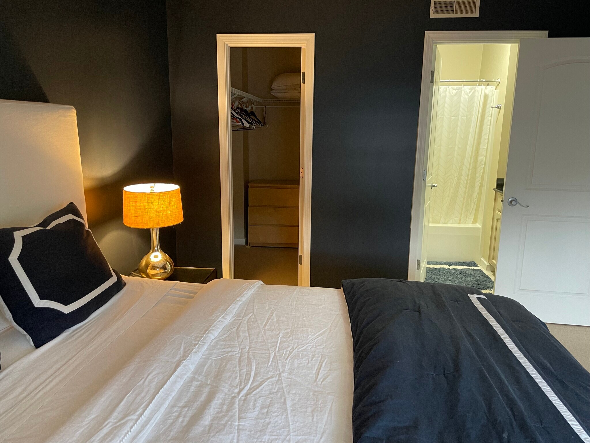 Building Photo - 1117 University Ave