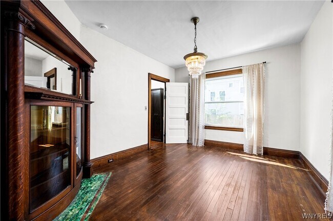 Building Photo - 95 Russell St