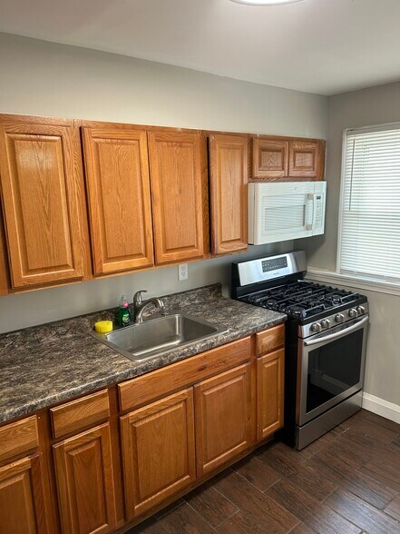 Building Photo - 1307 Hillsway Ct