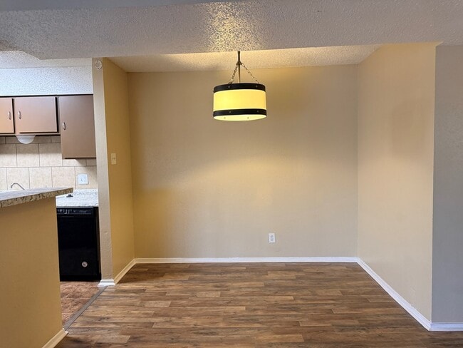 Building Photo - 4700 Boulder Dr