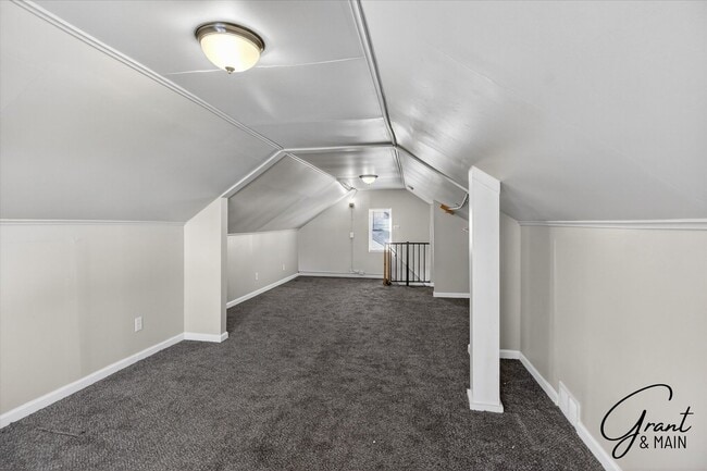 Building Photo - $1250 2 bedroom bungalow