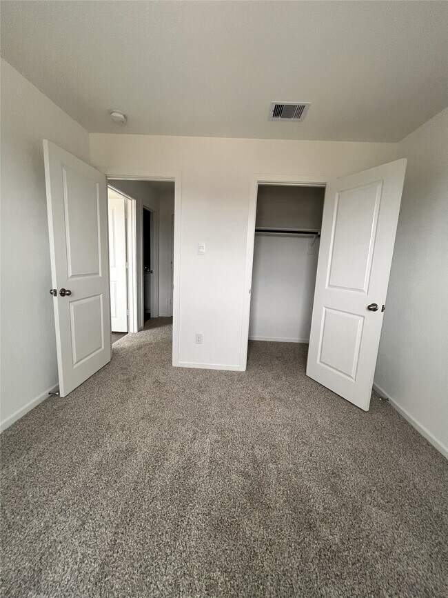 Building Photo - 40826 Hawthorne Glades St