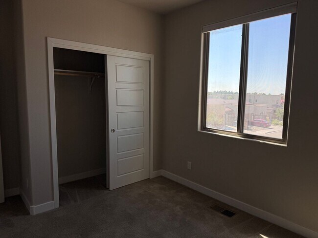 Building Photo - 7274 Vista Serena Loop