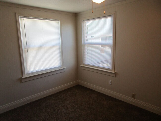 Building Photo - 0395