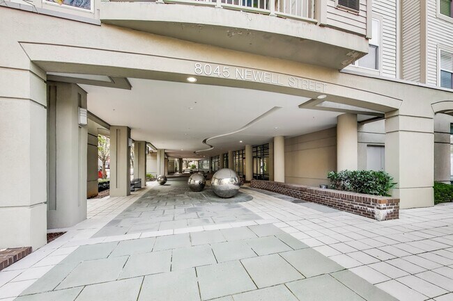 Building Photo - Luxury 1BD/1BA condo steps to SS METRO