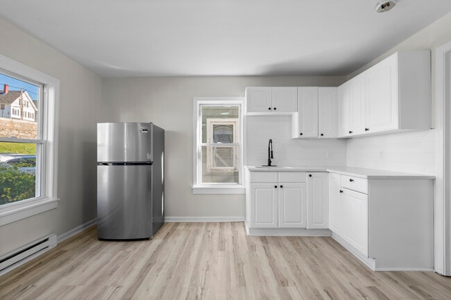 Building Photo - 243 N Main St