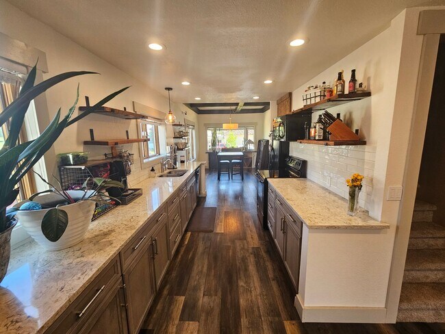 Building Photo - Beautiful Home in the Spokane