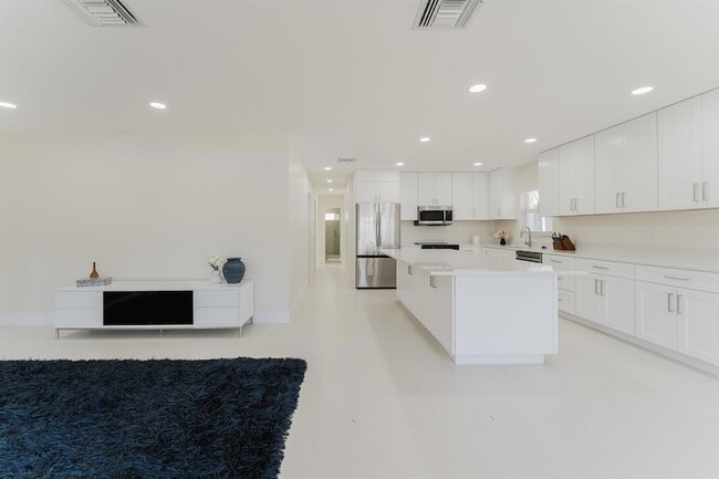 Building Photo - 3199 NE 6th Dr