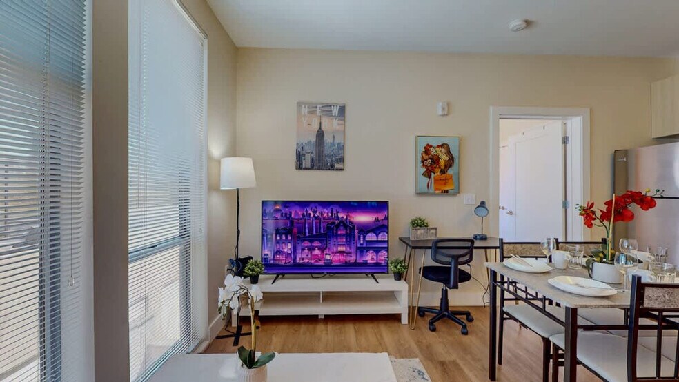 Building Photo - 545 Bedford St