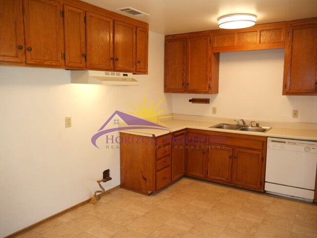 Building Photo - Unique 3 Bed 1.5 Bath 1,173 Sq. Ft. South Sacramento Home in Freeport Village