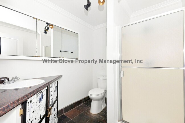 Building Photo - Rare Gated Orange Park Acres 3 Bedroom Property Featuring a Commercial Workshop & Studio