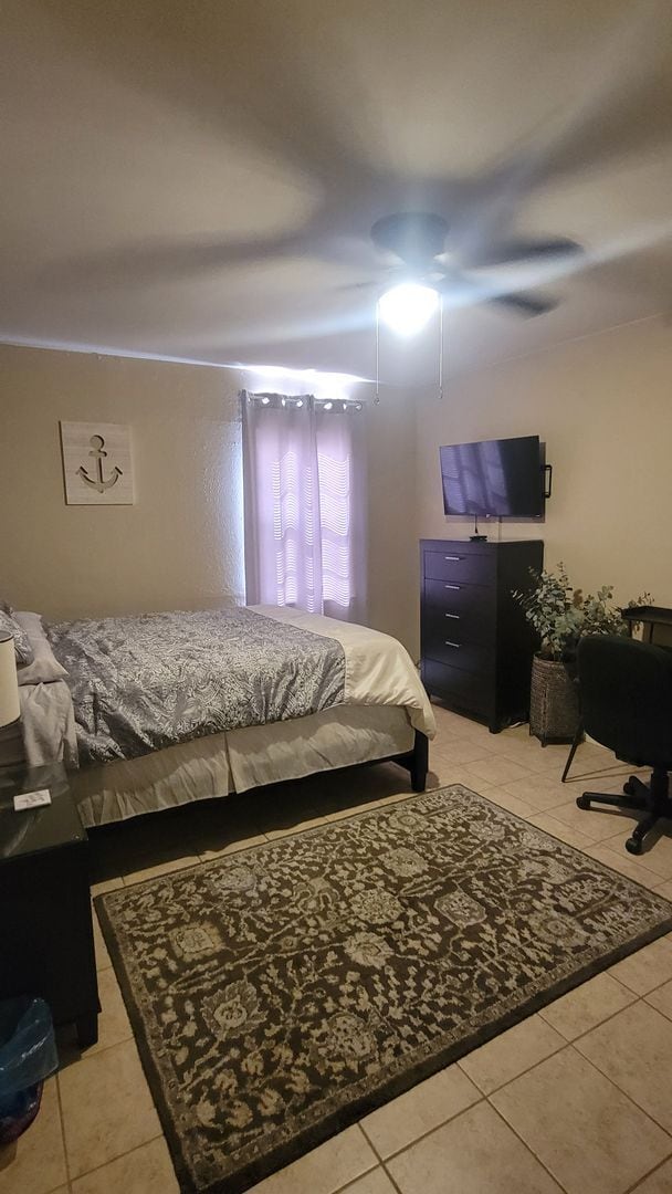 Building Photo - Charming 3-Bedroom, 1-Bath Home with Large...